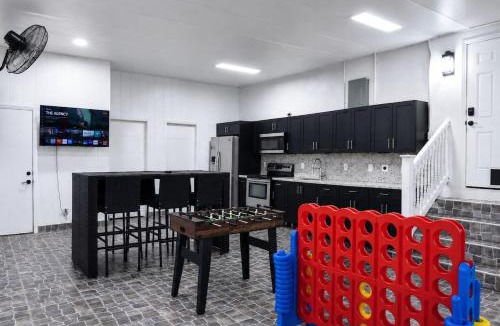 West Park House | Hot Tub Oasis Near Hard Rock and Beach