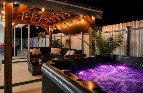 West Park House | Hot Tub Oasis Near Hard Rock and Beach
