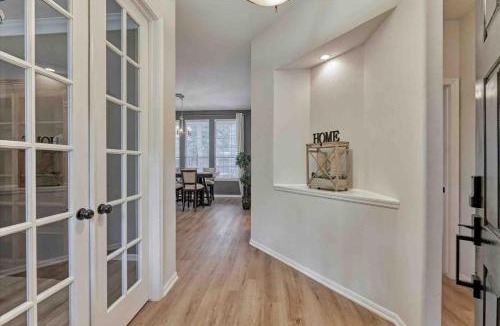Alden Bridge House | The Woodlands 3BR 1-Story Retreat w Open Kitchen, Grill, and Baby Friendly