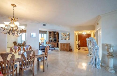 Galt Mile Apartment | Luxury 3 Bedroom Condo with Ocean and City Views