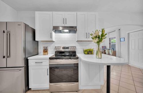 Lauderdale Beach House | Steps from Beach Quaint Cottage Hot Tub Surf Key H0MES