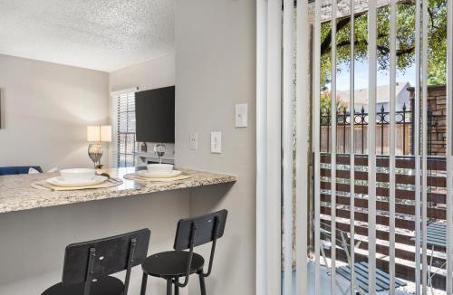 Far North Dallas Apartment | Coastal Hues - Pool, Gym & Free Parking!
