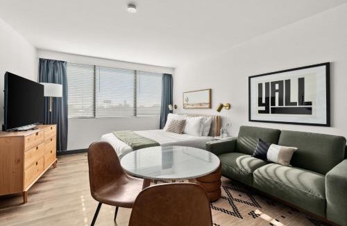 Greenway Plaza-Upper Kirby Apartment | Lodgeur Upper Kirby, Houston - Close to Greenway Plaza, Galleria, Montrose