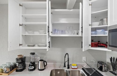 MacGregor Apartment | Museums Med Center Flat Games WiFi Fire Pit BBQ