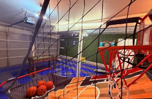 Arlington House | 5 Min Walk to AT&T Stadium - Game Room - Huge yard!
