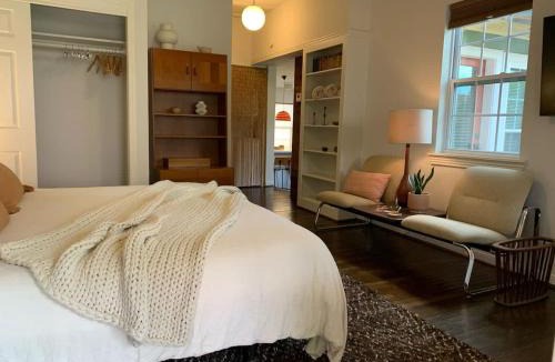 Greater Heights Apartment | the escape - with pool & hot tub at The Ponderosa