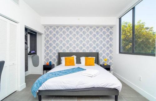 East Little Havana Apartment | Luxury Studio Suite with King Bed Near Brickell & Marlins Park