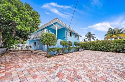 Fort Pierce Shores Villa | Ground Floor Beach Condo - Dual En-Suite - No Stairs - Steps to the Sand