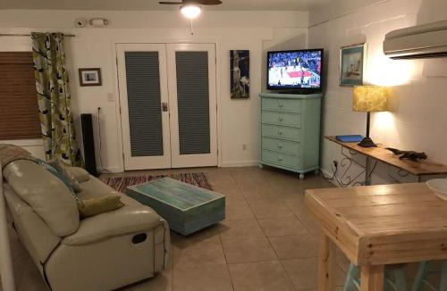 East End House | Pineapple Cottages SGI