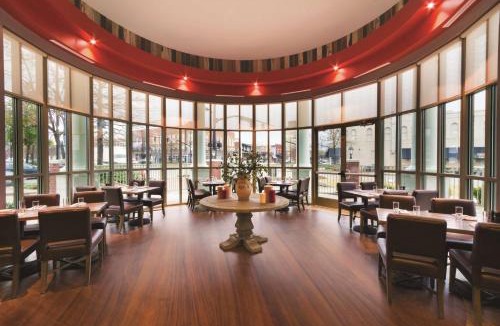 Tuscaloosa Hotel | Embassy Suites by Hilton Tuscaloosa Alabama Downtown