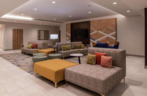 Waldron Hotel | Hilton Garden Inn Kansas City Airport Mo