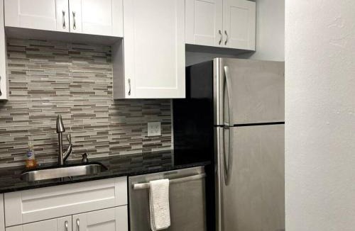 Galt Mile Apartment | Oceanview on SAND located in Ocean Manor Resort Fort Lauderdale Beach 2 bed 2 bath spacious corner unit partial ocean view