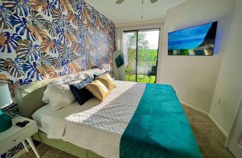South Central Houston Apartment | Tropical Breeze - 2BR- MAJOR INTERNATIONAL SPORTING EVENT - Walk to NRG - Pool - Gym - Sleep 6