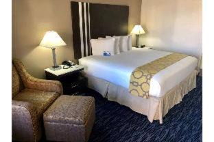 Lakeview  Jefferson County Hotel | Baymont by Wyndham Port Arthur - Groves Area