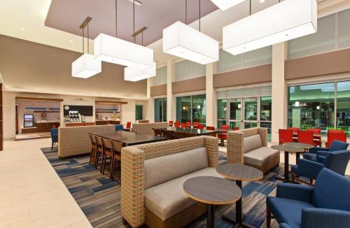 Braeswood Place Hotel | Holiday Inn Express & Suites Houston S - Medical Ctr Area by IHG