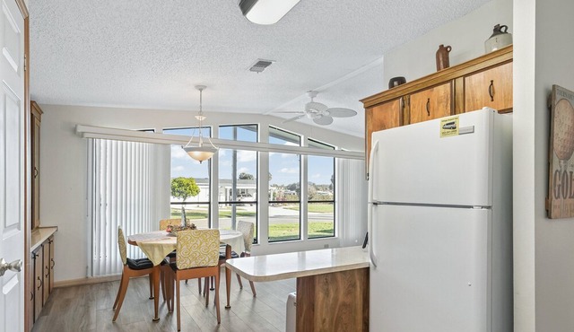 TWO BEDROOM TWO BATHROOM LOCATED IN THE HISTORIC DISTRICT OF THE VILLAGES in Lady Lake