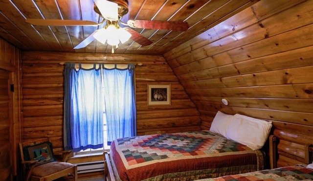 Twin Pines Lodge & Cabins in Dubois