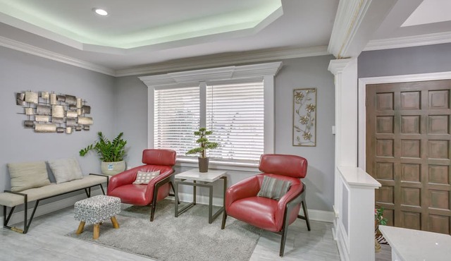 11 Mi to Nola: Westwego Home w/Sunroom!