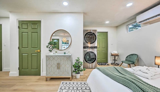 Cozy Brandon Guest Studio w/Pool & Hot Tub!