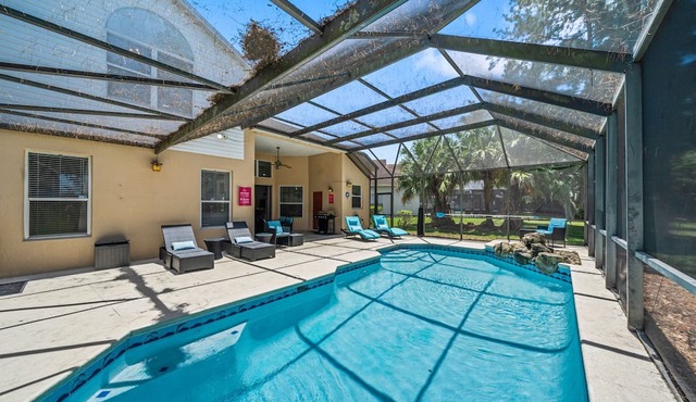 8213 Fan Palm Way