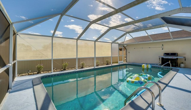 4 Mi to Port Charlotte Beach Park: Gem w/Pool
