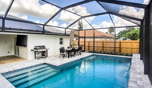 Naples Home w/Lanai & Pool Near Vanderbilt Beach!
