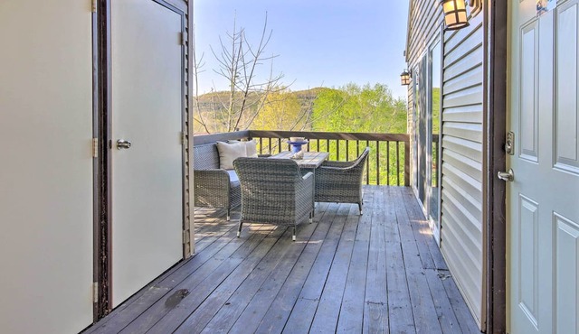 Condo w/Golf Courses On-site < 1 Mi to Lake in Eureka Springs
