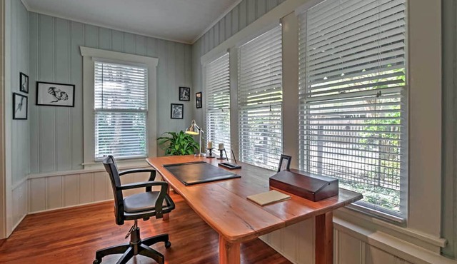 Houston Montrose Home: Walk to Bars & Restaurants!