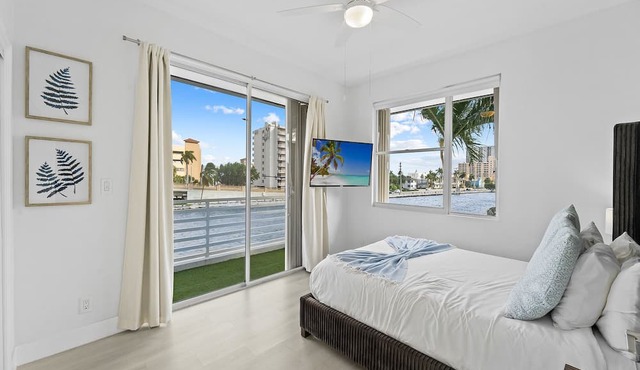 Intercostal beauty with heated pool + Spa!