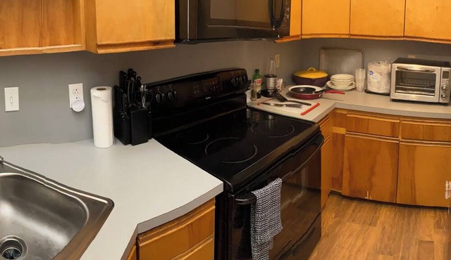 1 Bed/1 Bath condo, W/D in unit, pets welcome!