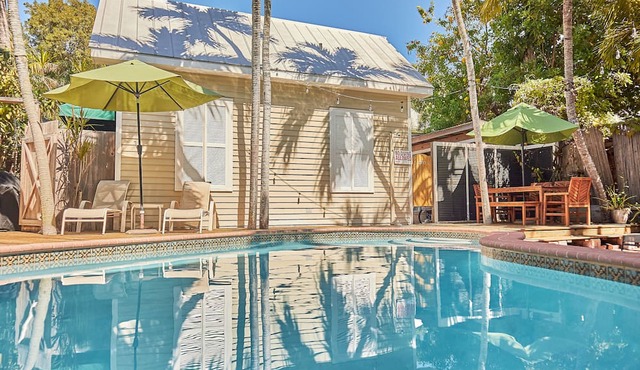 ISLAND PEARL - Cozy Nightly Rental just off Duval RealKeyWest