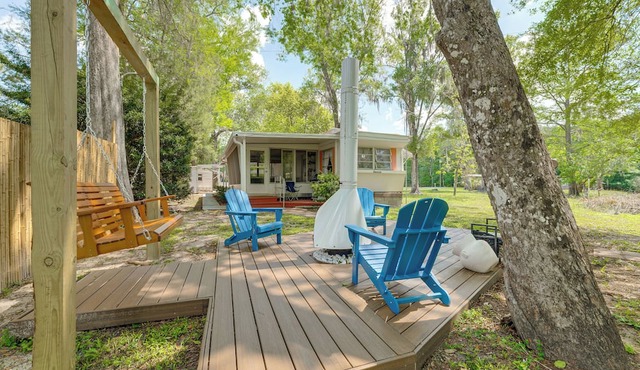 Bushnell Riverside Retreat w/Hot Tub & Game Shed