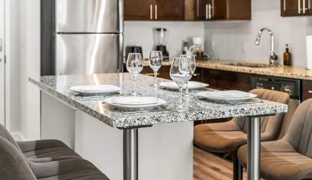 Virelli Apartments Upscale King Suite in the Heart of Orlando w Pool