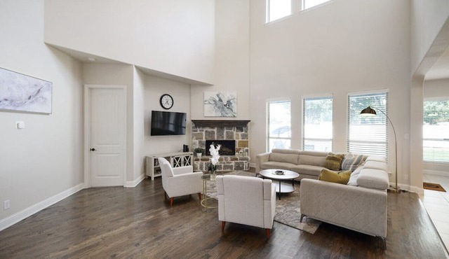 5B Luxe Frisco Retreat With Private Cinema & Yard