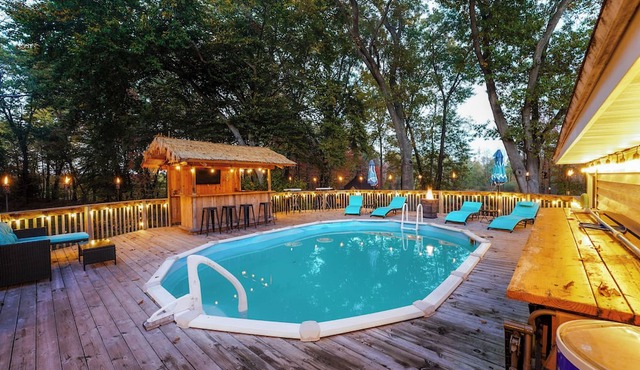Detached Sauna, Movie Room! Relaxation in Muskegon in Muskegon