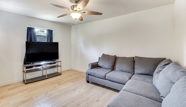 Fenced-in Yard: Home < 5 Mi to Dtwn Dallas!