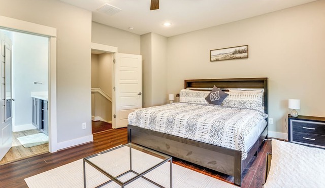 2 Mi to Dtwn: Modern Houston Home w/Private Patio