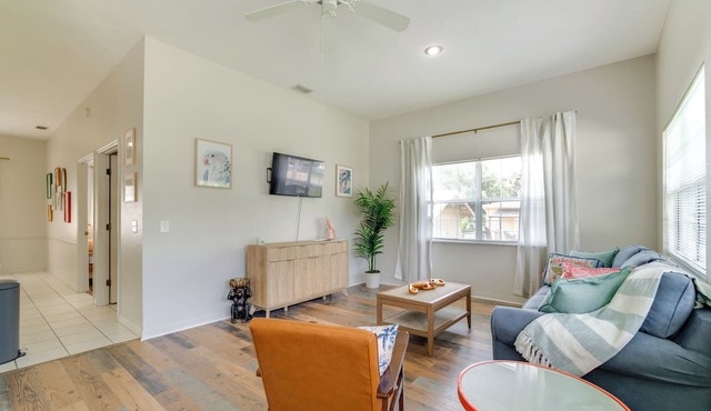 Explore Dtwn Crystal River: Walkable Duplex Unit in Crystal River