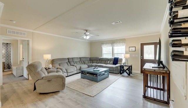 Family-friendly Rock Island Home 5 Mi to Splashway in Rock Island