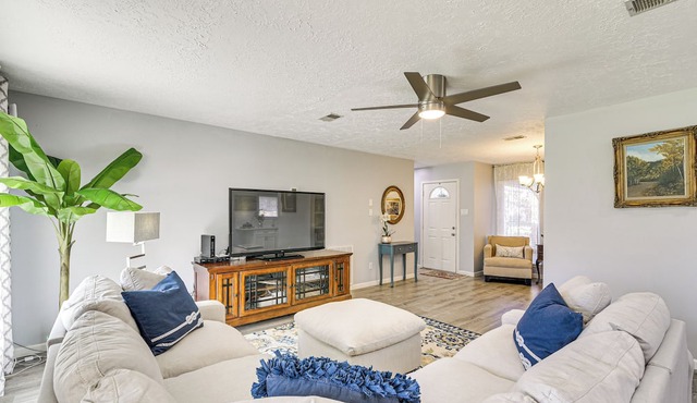 6 Mi to Clear Lake: Family Home w/Patio & Yard