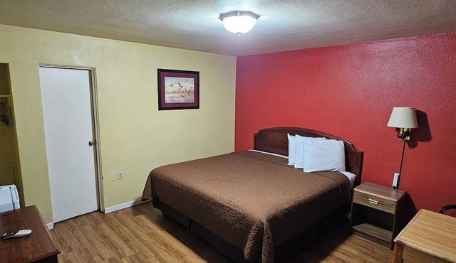 Deluxe Inn
