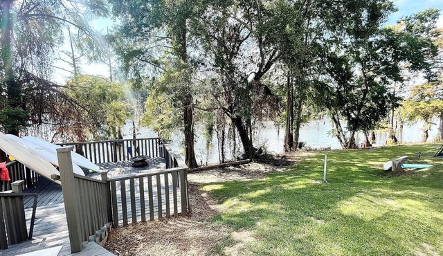 Bayou and Beyond: The View with hot tub and Kayak rentals