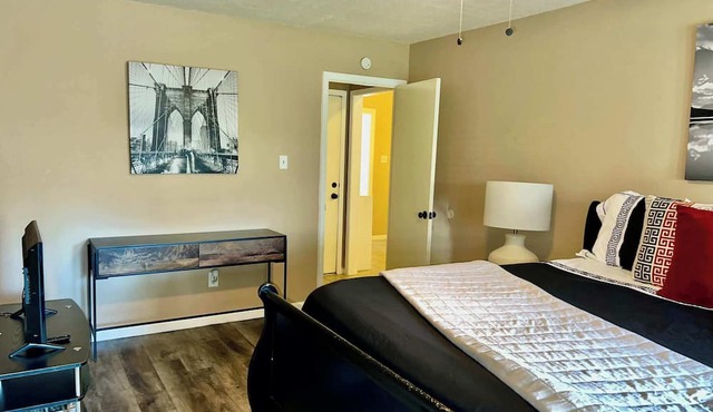 Katy Hideaway Charming 3 Bdr! in Katy