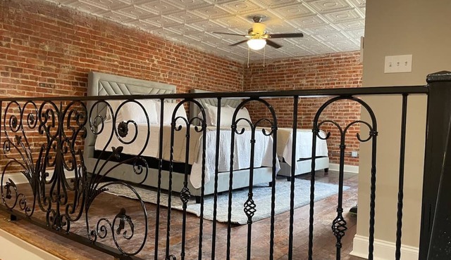 Historic Worthmore Suite B