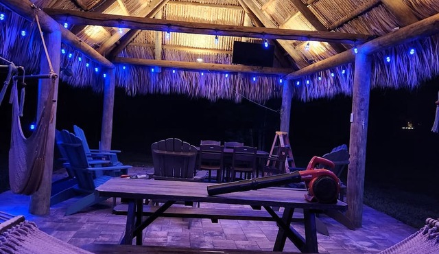 Cozy Waterfront Cottage w/ hot tub, dock & tiki in Fort Pierce