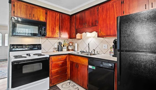 *NEW* Cozy Retreat! 3-min to USM