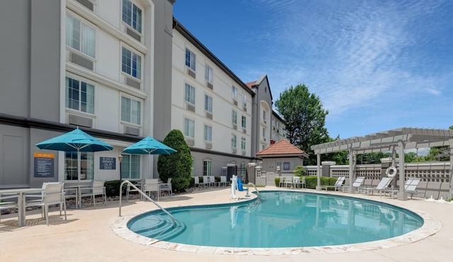 La Quinta Inn & Suites by Wyndham Sherman