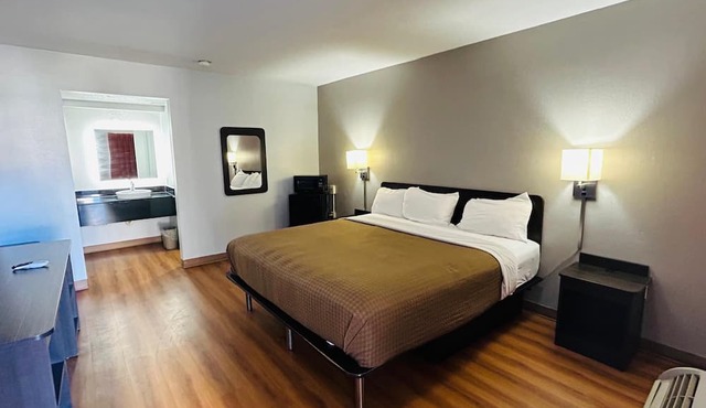 Super 7 Inn Tupelo