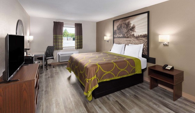 Super 8 by Wyndham Buffalo in Buffalo