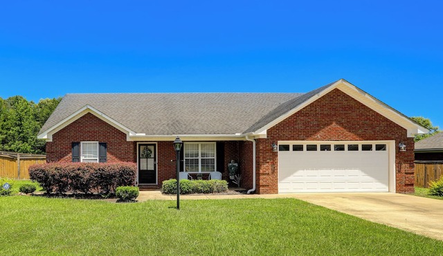 7 Mi to Ole Miss & The Square! Family Home w/Yard